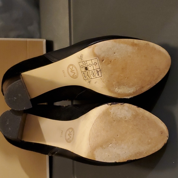 Micheal Kors Platform Ankle Boots 7.5 Blk leather and suede gold hardware - Picture 6 of 8